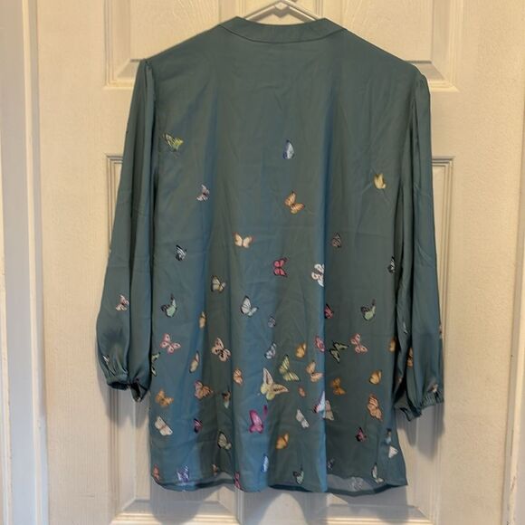 Tazaiy blouse with butterflies size medium - Picture 5 of 8